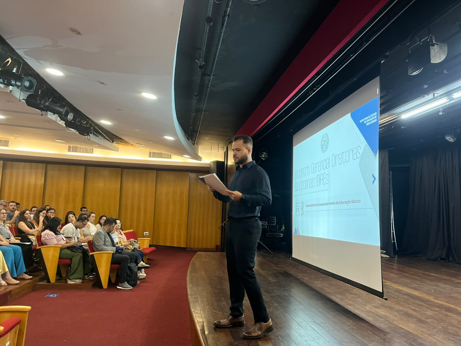 Secretaria de Educação promove encontro com equipes pedagógicas das regionais para alinhar estratégias educacionais para 2027